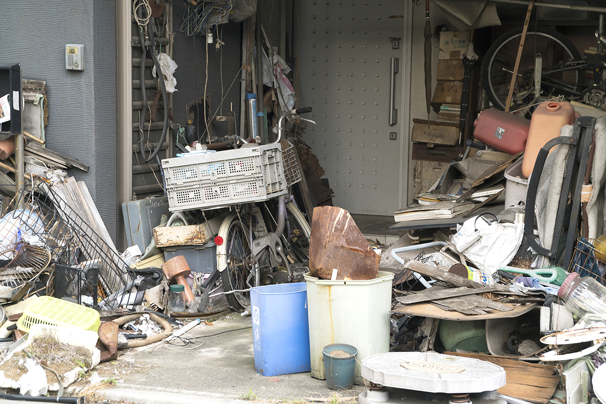 ゴミ屋敷・残置物放置の不動産買取|大阪市の専門業者に丸投げ